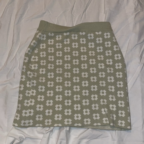 Princess Polly | Adora Mini Skirt Green | Size US 2 - Picture 2 of 3